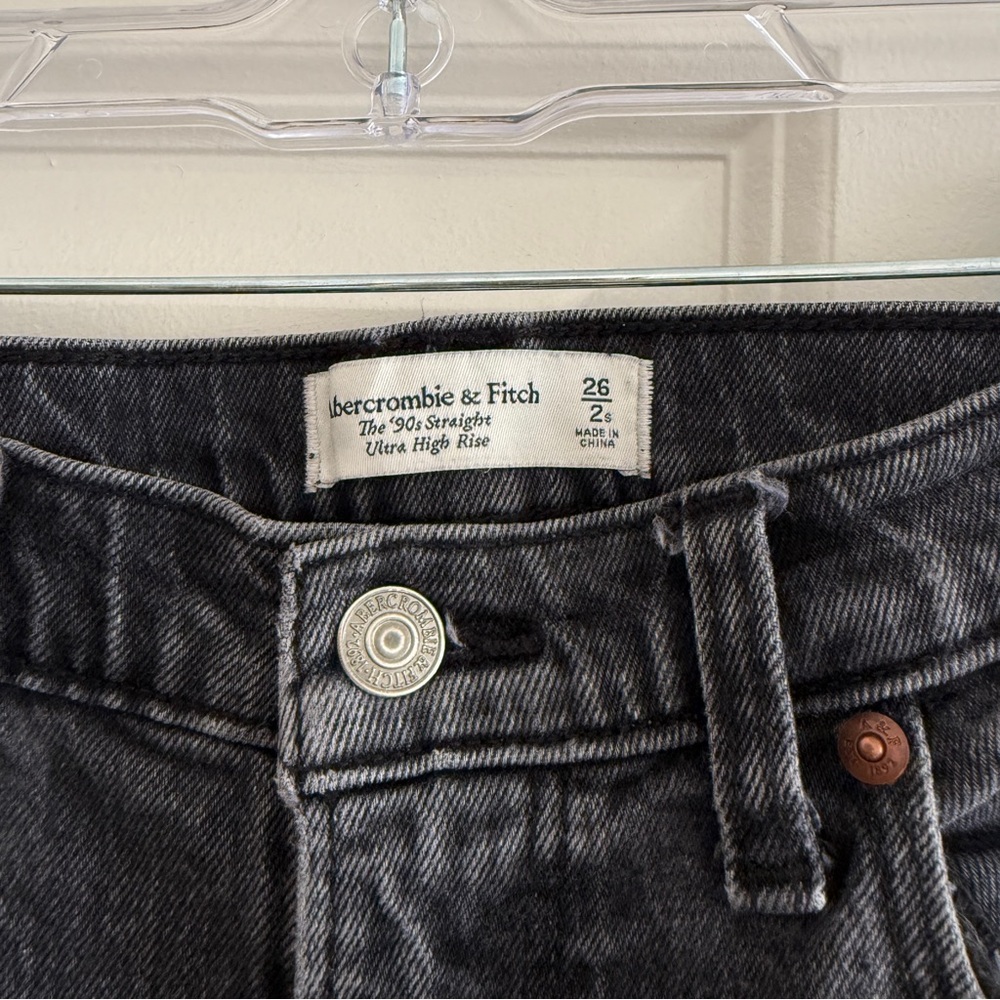 Abercrombie & Fitch Ultra High Rise 90s Straight Jean Destroyed Black Size 26 2S - Picture 4 of 4